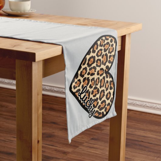 Chemin De Table Court Cute Leopard Heart Saint Valentin cadeau (In Situ)