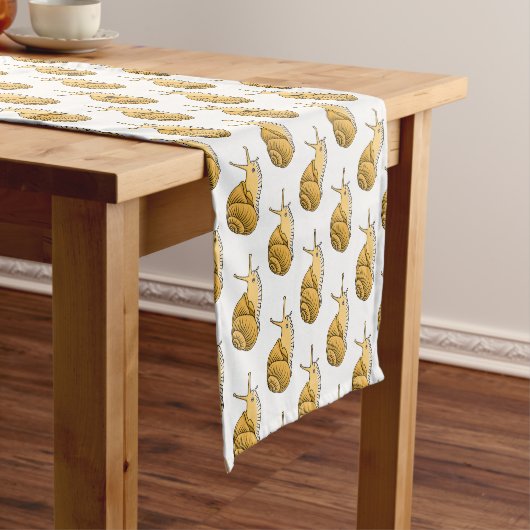 Chemin De Table Court Cute yellow snail cartoon (In Situ)