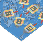 Chemin De Table Court Dancing Dreidels pour Hanoukka (Coin)