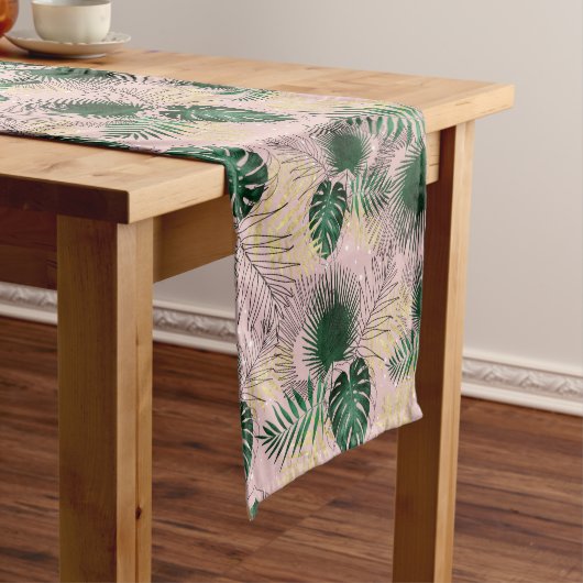 Chemin De Table Court Design moderne or tropical feuilles et doddles (In Situ)