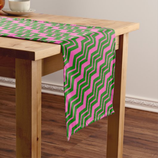 Chemin De Table Court Dessin chevron zigzag vert rose (In Situ)