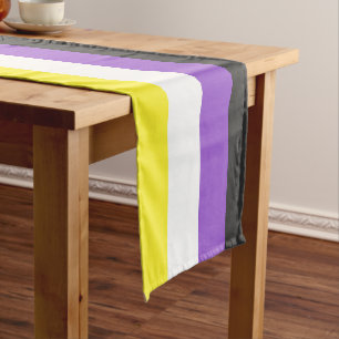 Chemin De Table Court Drapeau de fierté non binaire de SlipperyJoe's jau
