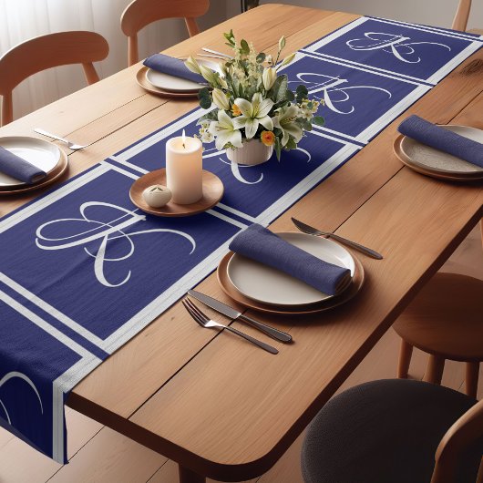 Chemin De Table Court Élégant monogramme initial gris bleu