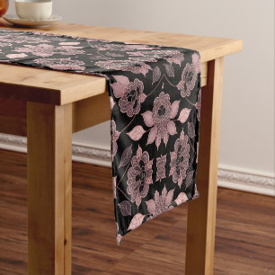 Chemin De Table Court Élégant rose sur dentelle noire dans le style vint