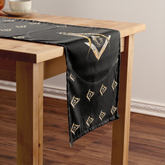 Chemin De Table Court Esprit maçonnique (jaunâtre) (In Situ)