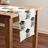 Chemin De Table Court Étudiant du tableau des diplômes scolaires (In Situ)