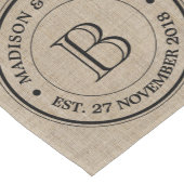 Chemin De Table Court Faites votre propre Burlap Retro Logo Monogramme (Coin)