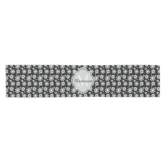 Chemin De Table Court Fille Monogramme Noir Blanc Fleurs Faisées Avec No (Horizontal)