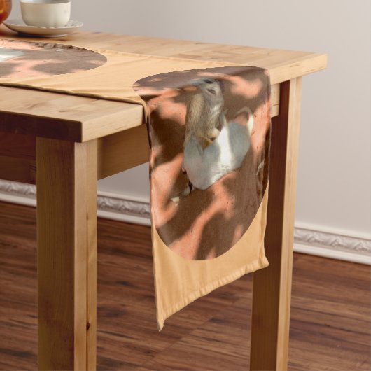 Chemin De Table Court Fils Meerkat, Coureur de table (In Situ)