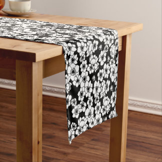Chemin De Table Court Fleur d'anémone noir et blanc