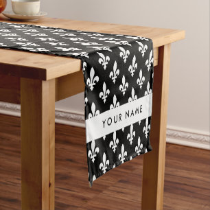 Chemin De Table Court Fleur de Lis, Blanc sur Noir, Blanc, Votre Nom