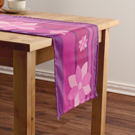 Chemin De Table Court Fleurs roses (In Situ)