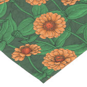 Chemin De Table Court Fleurs Zinnia orange, feuilles verts sur vert fonc (Coin)