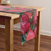 Chemin De Table Court Fraises avec feuilles verts (In Situ)