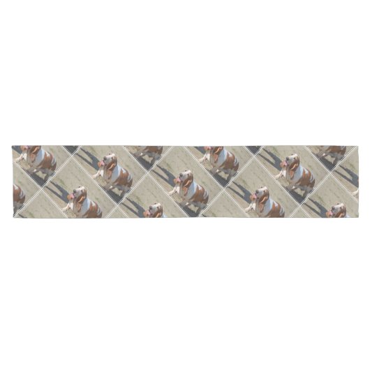 Chemin De Table Court Grand Basset Hound (Horizontal)