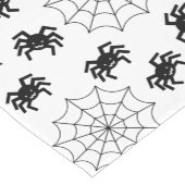 Chemin De Table Court Halloween simple et moderne noir et blanc (Coin)