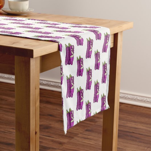 Chemin De Table Court Illustration d'aubergine (In Situ)