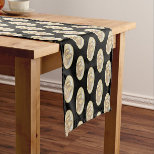 Chemin De Table Court Illustration de Cannoli