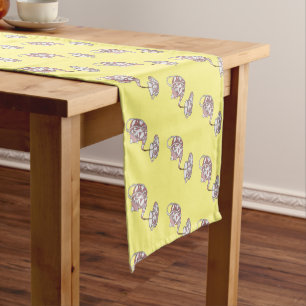 Chemin De Table Court Illustration de la série Teacup