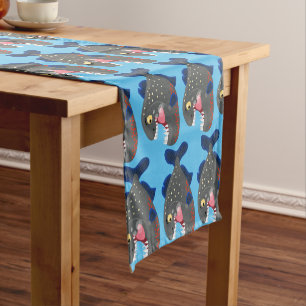 Chemin De Table Court Illustration drôle de piranha affamée