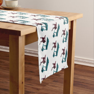 Chemin De Table Court Illustration du tapis roulant et de la bande dessi