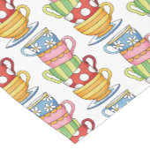 Chemin De Table Court Illustration du Teatime Teacups empilé (Coin)
