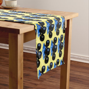 Chemin De Table Court Illustration d'un camion monstre bleu mou