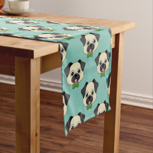 Chemin De Table Court Joli chien Carlin avec Papillon