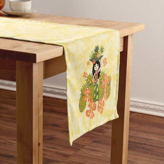 Chemin De Table Court La fille Hawaiian Hula (In Situ)
