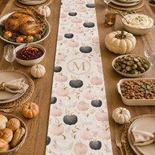 Chemin De Table Court Monogramme de citrouille moderne – Initiale person