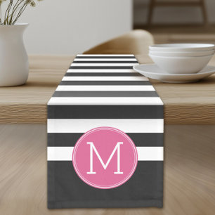 Chemin De Table Court Motif à rayures noir et blanc Monogramme rose chau