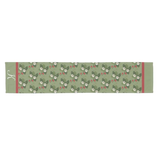 Chemin De Table Court Motif aux fraises Monogram sur Sage Green (Horizontal)