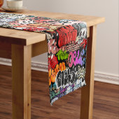 Chemin De Table Court Motif dynamique urbain d'art de graffiti d'art de (In Situ)