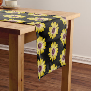 Chemin De Table Court Motif floral de marguerite africaine jaune sur fon