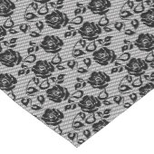 Chemin De Table Court Motif noir de dentelle sur l'arrière - plan blanc (Coin)