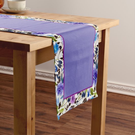 Chemin De Table Court Moyenne table fleurie violette et bleue (In Situ)