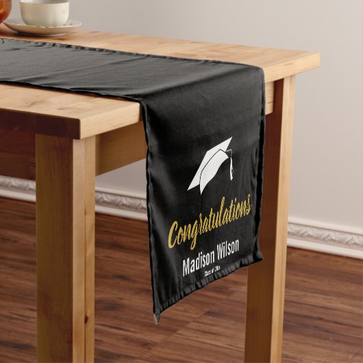 Chemin De Table Court Nom du diplômé Black White Gold Félicitations (In Situ)