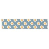 Chemin De Table Court Oeufs frits sur le bleu (Horizontal)