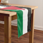 Chemin De Table Court officiellement le drapeau de l'État de Palestine (In Situ)
