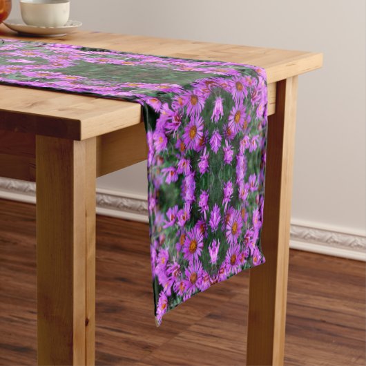 Chemin De Table Court Pink Autumn Aster Flowers Art Abstrait (In Situ)