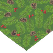 Chemin De Table Court Pins de Noël Feuilles, cônes et baies sur vert (Coin)