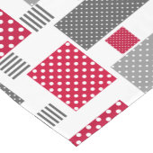 Chemin De Table Court Pneuka rouge gris patchwork sur arrière - plan bla (Coin)