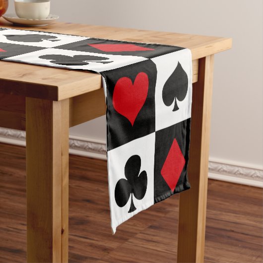 Chemin De Table Court Quatre combinaisons de cartes (In Situ)