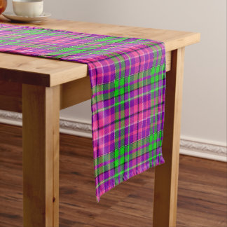 Chemin De Table Court Rose et vert sur motif carreau tartan violet