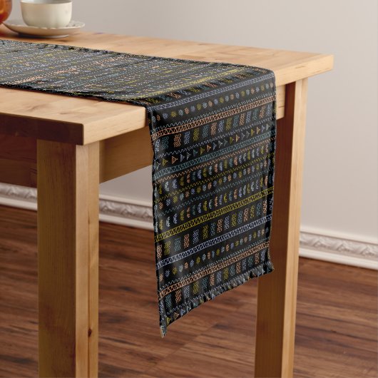 Chemin De Table Court Scandinavian Folk Art Motif Runner Table (In Situ)