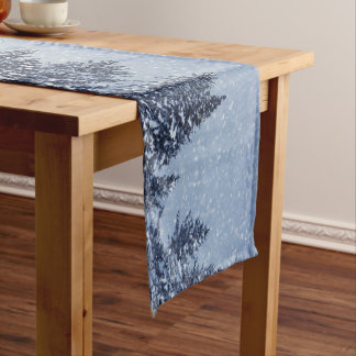 Chemin De Table Court Scène gelée de forêt d'hiver de neige