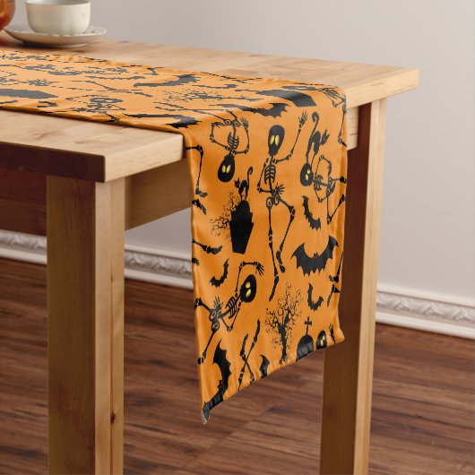 Chemin De Table Court Skeletons d'Halloween Macabre Dance (In Situ)