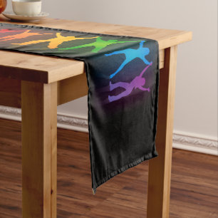 Chemin De Table Court SlipperyJoe's fierté les gens mains silhouette col