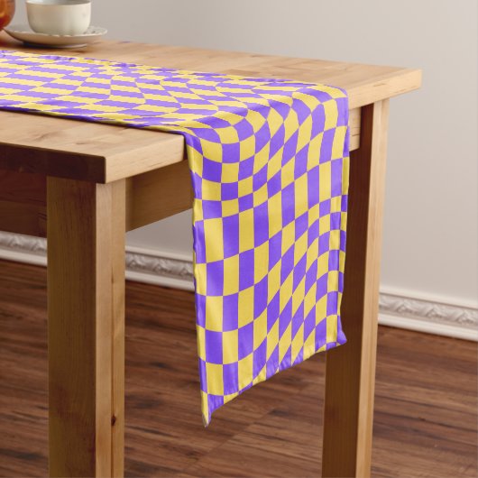 Chemin De Table Court Tableau de contrôle rétro violet et jaune (In Situ)