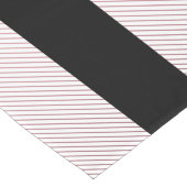 Chemin De Table Court Votre nom | Blanc fin et Rose subtil Ombre Stripes (Coin)